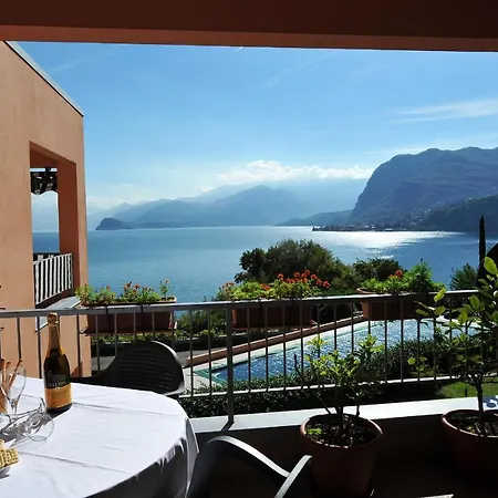 Appartement San Siro Sleeps 4 Pool San Siro (Lombardy)