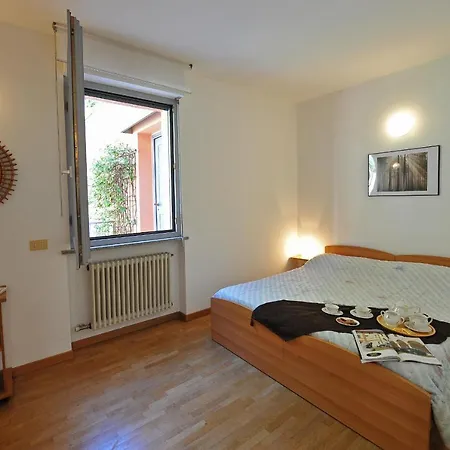 San Siro Sleeps 4 Pool Apartment *
